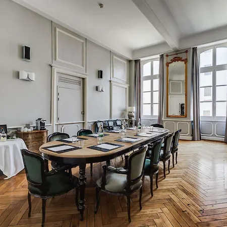 Отель La Cour Des Consuls & - Mgallery Collection