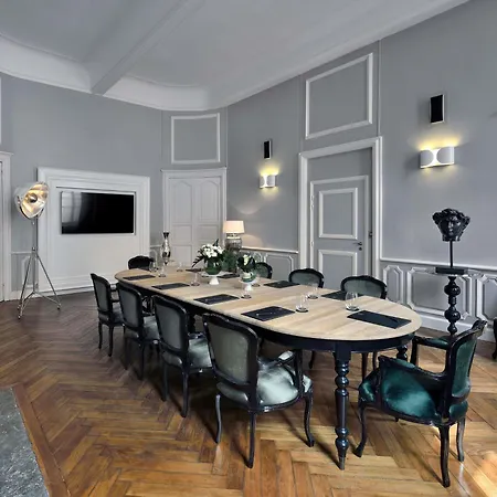 Отель La Cour Des Consuls & - Mgallery Collection